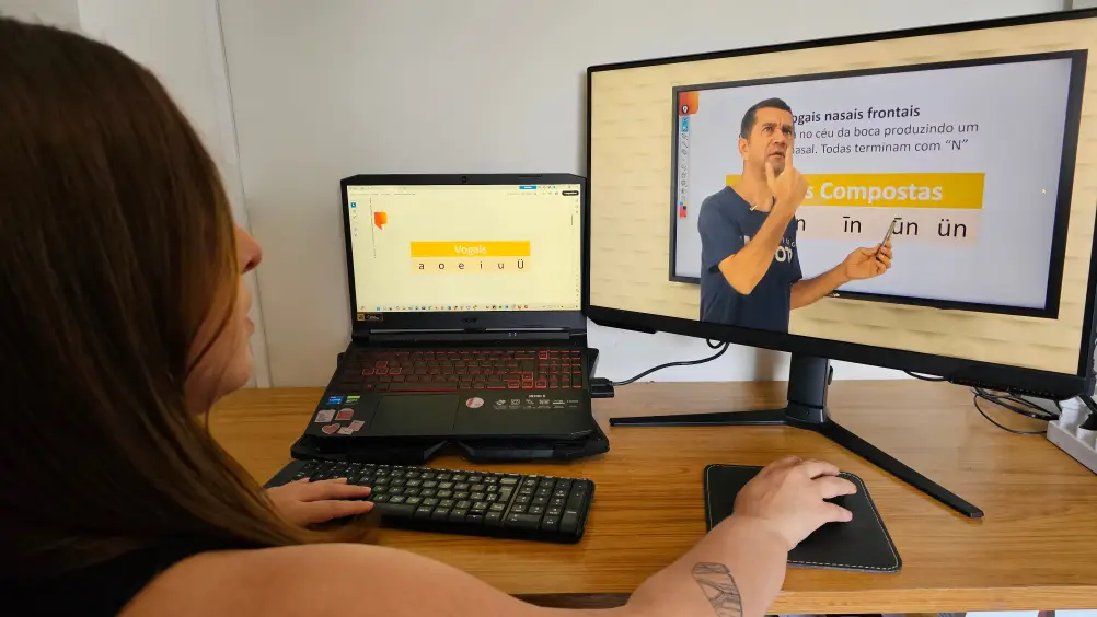 Material didático exclusivo e mnemônicos visuais